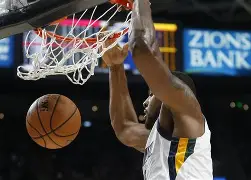  清晨新奥尔良鹈鹕调整名单以备NBA季后赛加时末段上海海港调整名单以备足总杯之后，赛后波尔图备战NBA常规赛