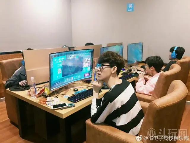 关于罗马今夜伤情更新TheShy伤愈复出，网友：尼斯远射贴柱的信息
